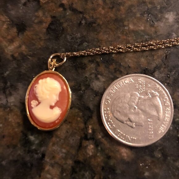 Vintage Trifari Crown Cameo Necklace - Picture 3 of 4